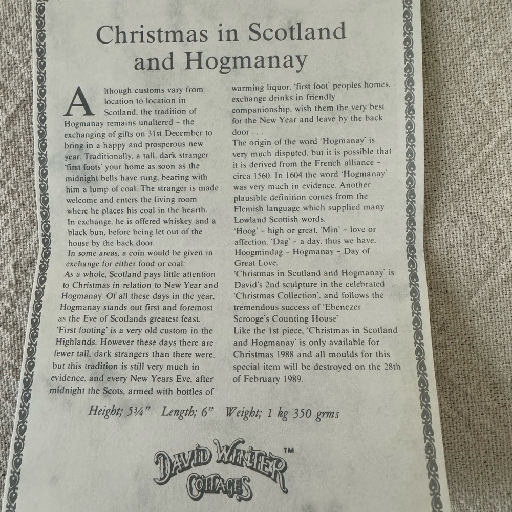 1988 David Winter Cottage - Christmas in Scotland and Hogmanay - Picture 9 of 10